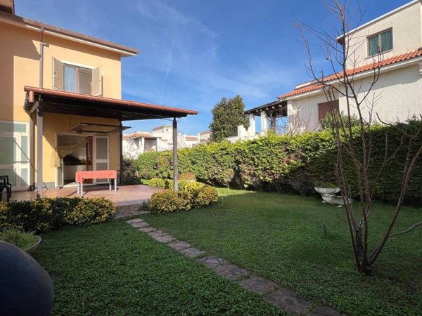 casa indipendente in vendita ad Ardea