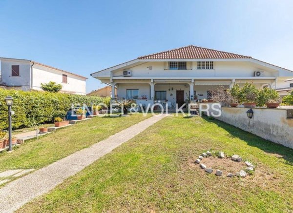 casa indipendente in vendita ad Ardea in zona Villaggio Ardeatino