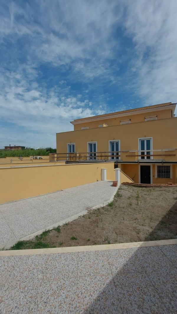 appartamento in vendita ad Ardea in zona Marina di Ardea