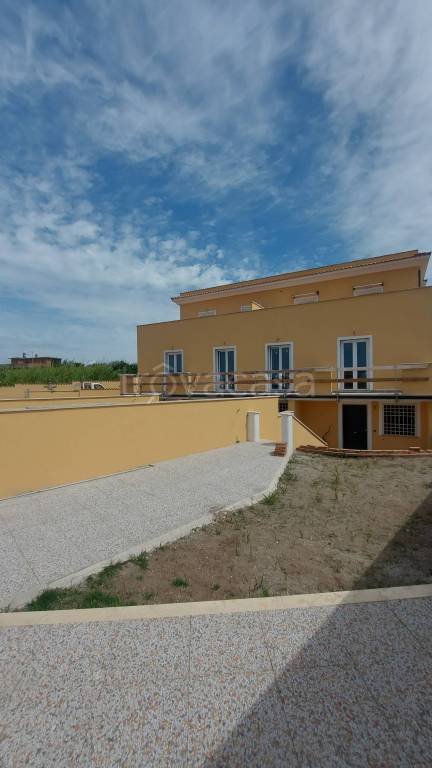 appartamento in vendita ad Ardea in zona Marina di Ardea