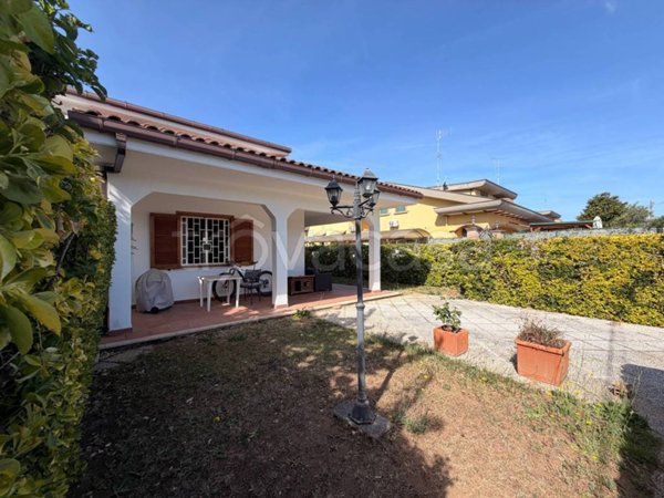 casa indipendente in vendita ad Ardea in zona Marina di Ardea