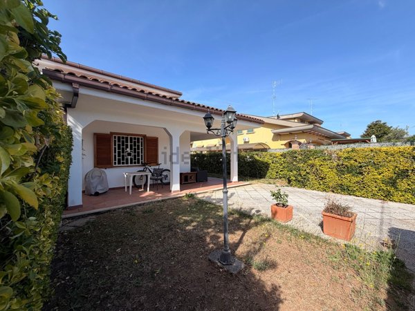 casa indipendente in vendita ad Ardea in zona Nuova California
