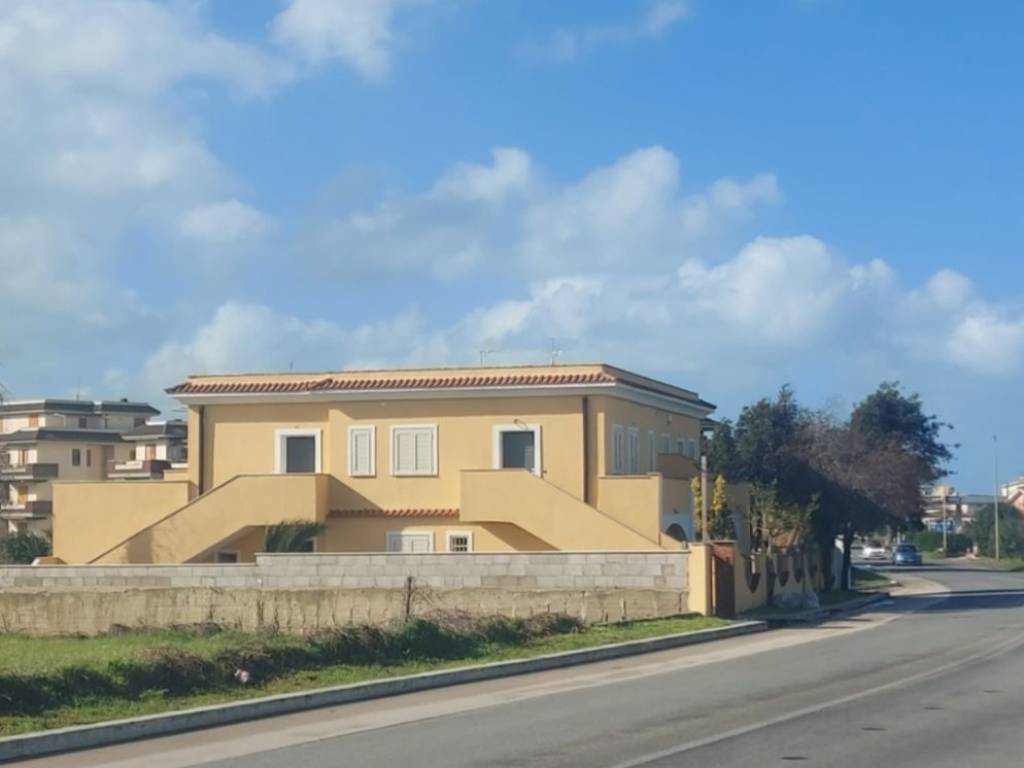 appartamento in vendita ad Ardea in zona Marina di Ardea