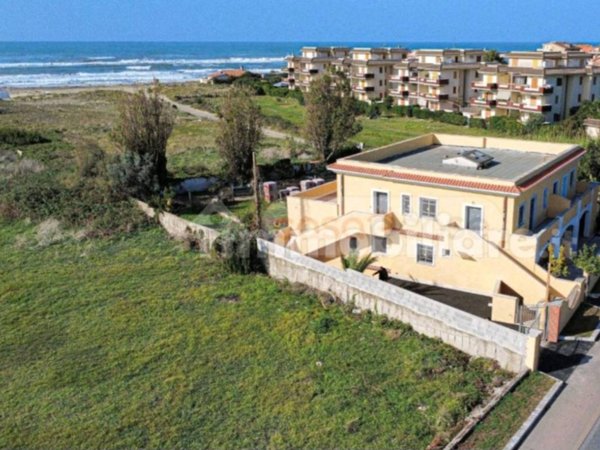 appartamento in vendita ad Ardea in zona Marina di Ardea