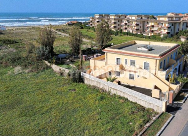 appartamento in vendita ad Ardea in zona Marina di Ardea
