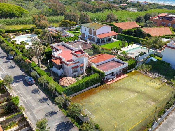 casa indipendente in vendita ad Ardea in zona Marina di Ardea