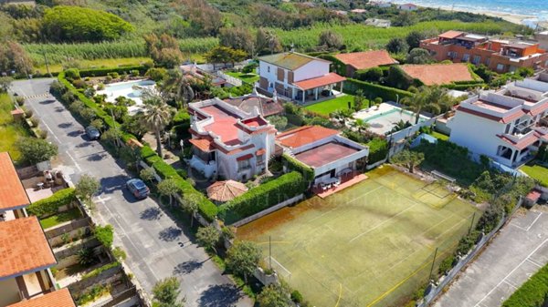 casa indipendente in vendita ad Ardea in zona Marina di Ardea