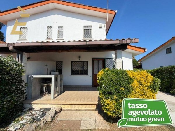 casa indipendente in vendita ad Ardea in zona Colle Romito