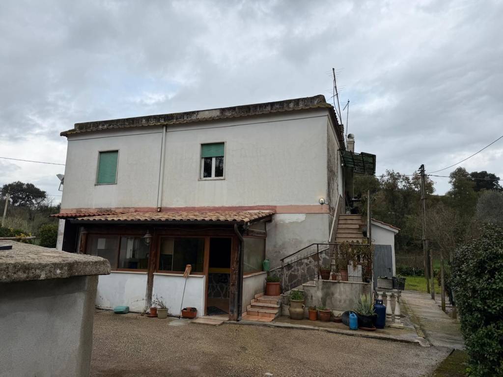 appartamento in vendita ad Ardea in zona Castagnetta