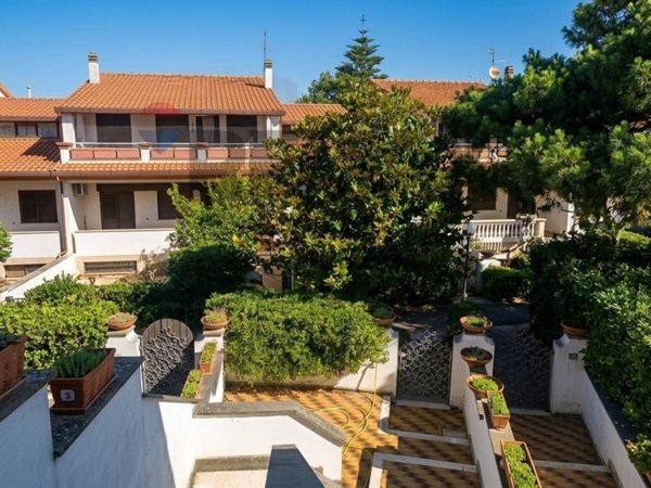 casa indipendente in vendita ad Ardea in zona Banditella