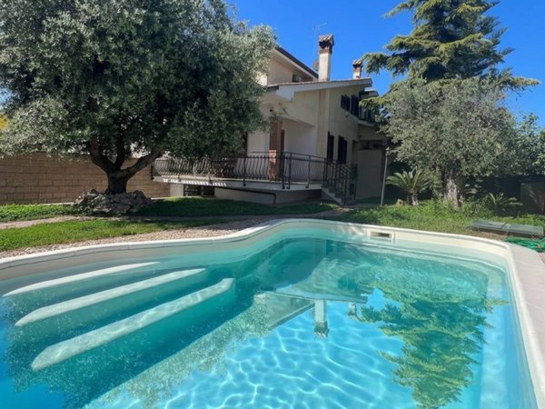 casa indipendente in vendita ad Ardea in zona Nuova Florida