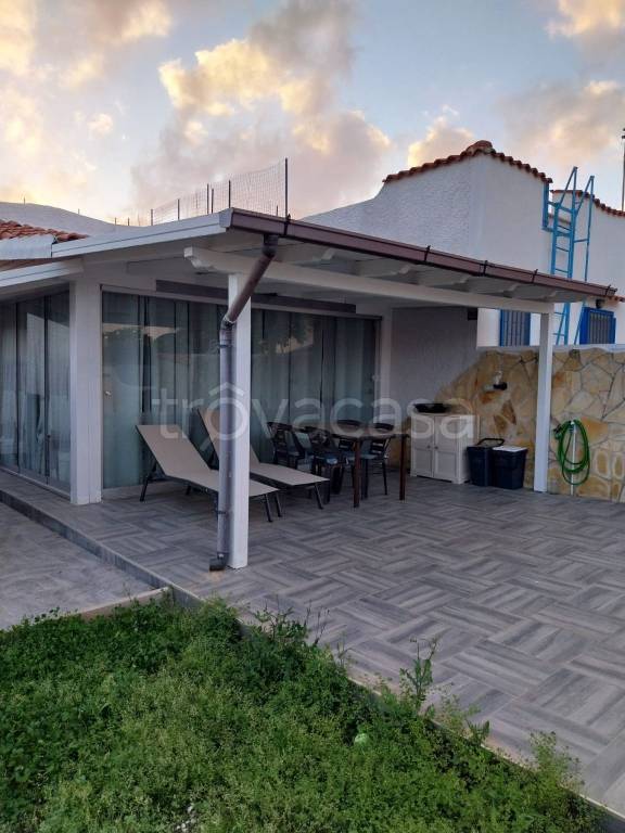 casa indipendente in vendita ad Ardea in zona Colle Romito