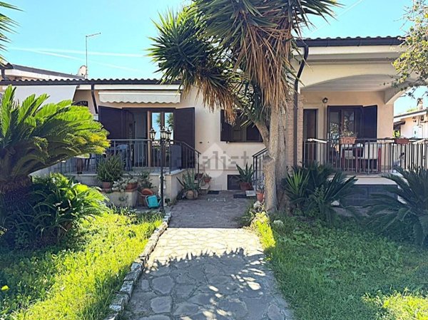 casa indipendente in vendita ad Ardea in zona Nuova Florida