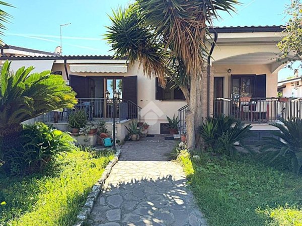 casa indipendente in vendita ad Ardea in zona Nuova Florida