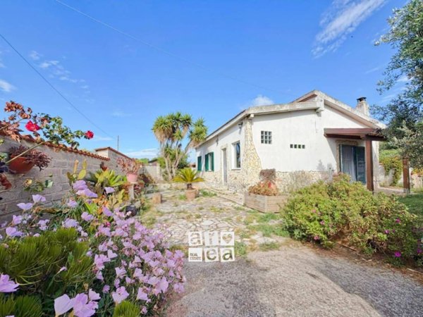 casa indipendente in vendita ad Ardea in zona Nuova California
