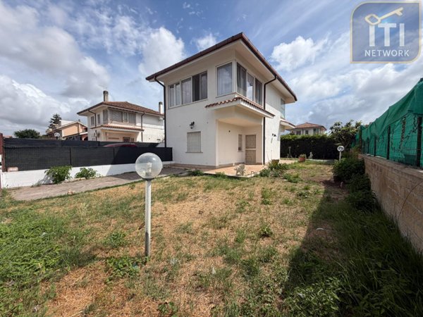 casa indipendente in vendita ad Ardea in zona Nuova California