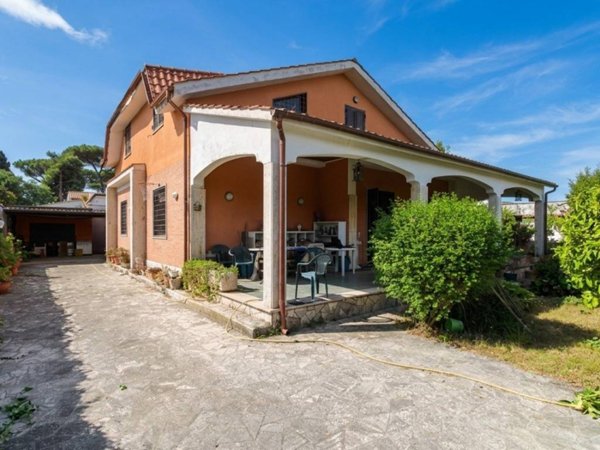 casa indipendente in vendita ad Ardea in zona Colle Romito