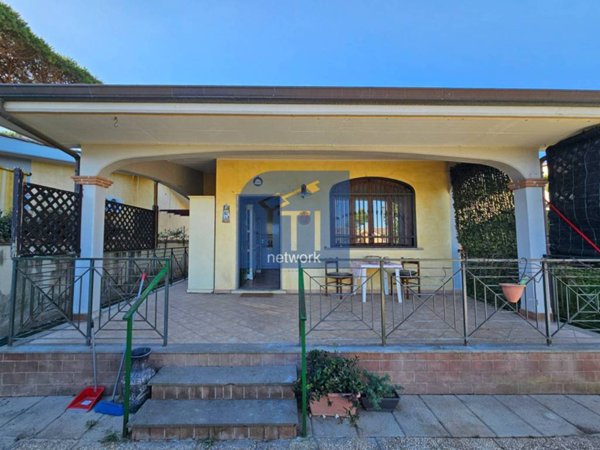 casa indipendente in vendita ad Ardea in zona Lido dei Pini