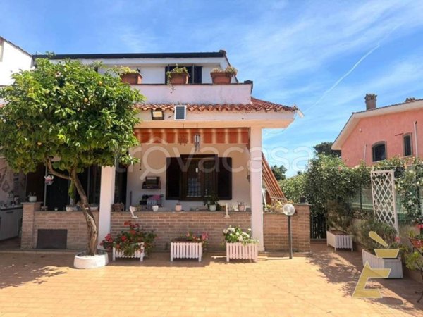 casa indipendente in vendita ad Ardea in zona Colle Romito