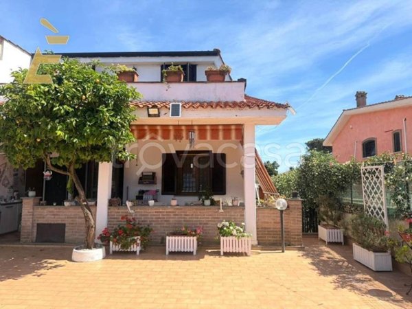 casa indipendente in vendita ad Ardea in zona Colle Romito