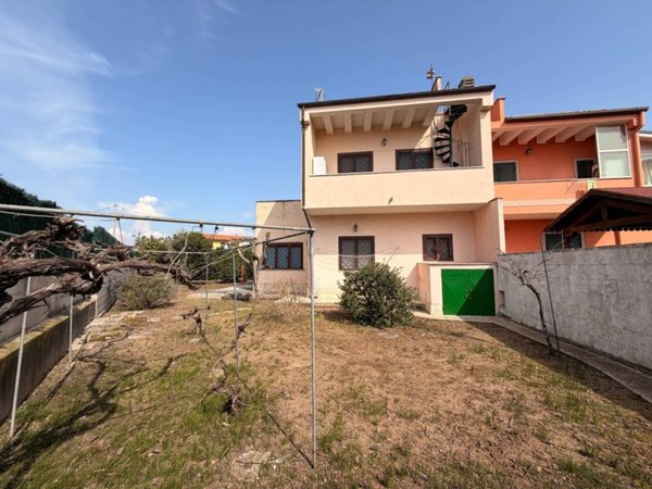 casa indipendente in vendita ad Ardea in zona Nuova California