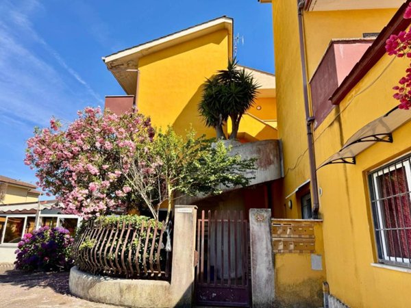 appartamento in vendita ad Ardea in zona Marina di Ardea