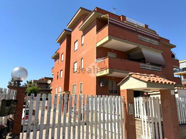 appartamento in vendita ad Ardea in zona Marina di Ardea