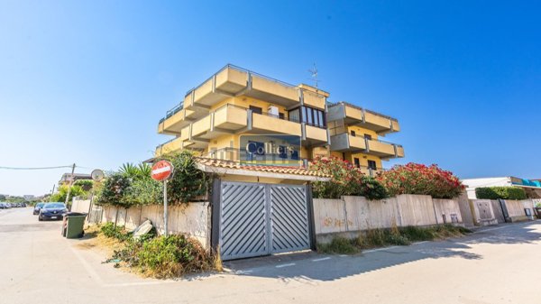 appartamento in vendita ad Ardea in zona Marina di Ardea