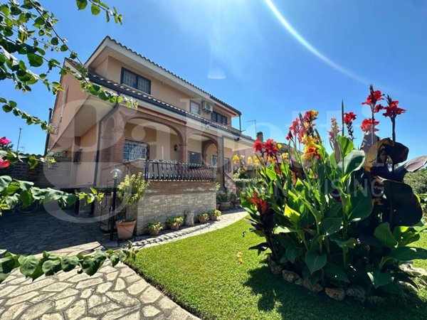 casa indipendente in vendita ad Ardea in zona Colle Romito