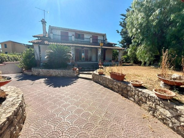 casa indipendente in vendita ad Ardea