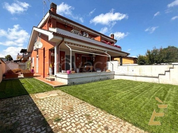 casa indipendente in vendita ad Ardea in zona Colle Romito