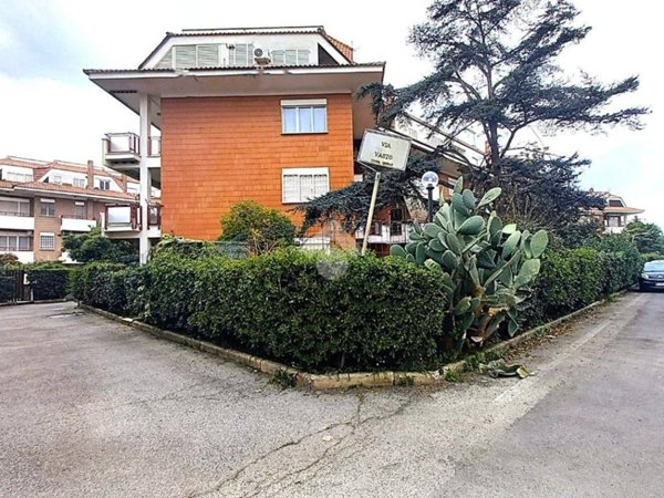 appartamento in vendita ad Ardea in zona Marina di Ardea