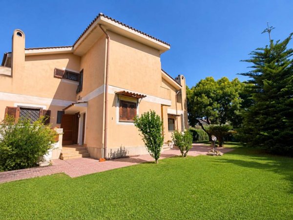 casa indipendente in vendita ad Ardea in zona Nuova California