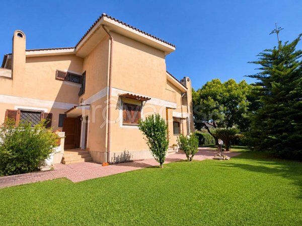 casa indipendente in vendita ad Ardea in zona Marina di Ardea