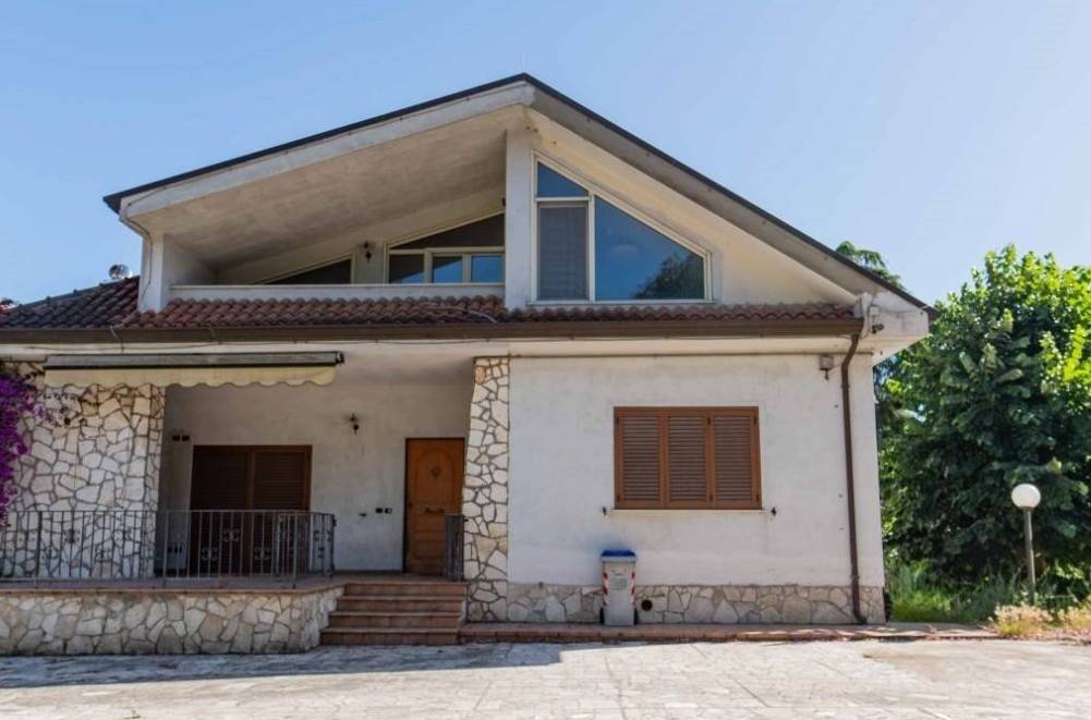 casa indipendente in vendita ad Ardea in zona Marina di Ardea