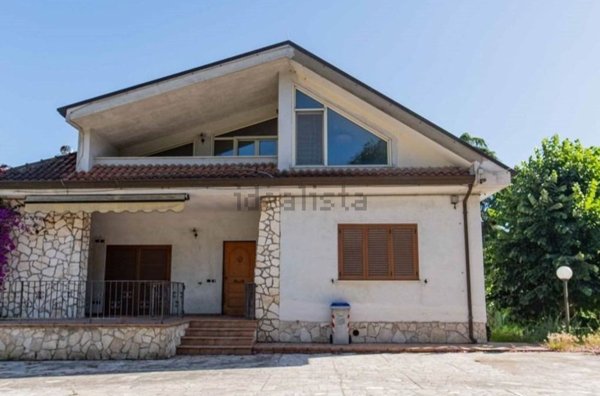 casa indipendente in vendita ad Ardea in zona Marina di Ardea