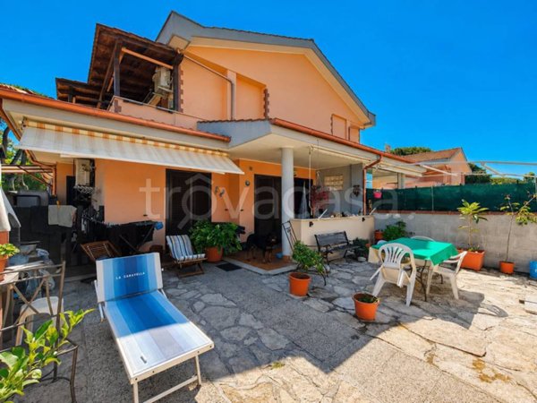 appartamento in vendita ad Ardea in zona Colle Romito
