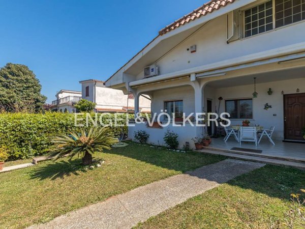 casa indipendente in vendita ad Ardea in zona Nuova Florida