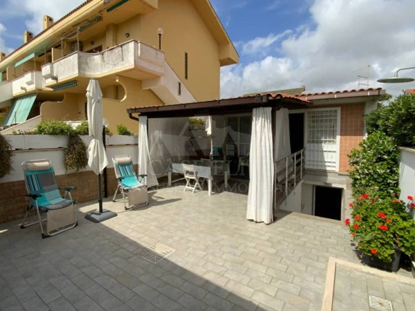 casa indipendente in vendita ad Ardea in zona Marina di Ardea