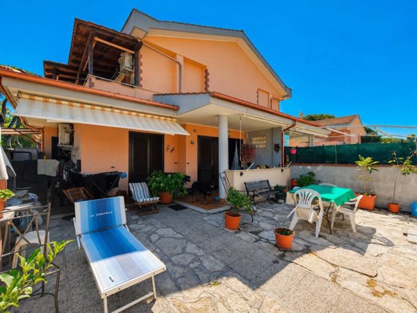 casa indipendente in vendita ad Ardea in zona Colle Romito