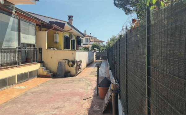 casa indipendente in vendita ad Ardea in zona Nuova California