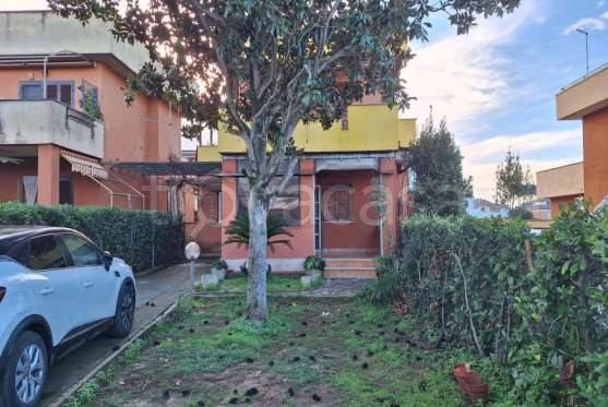 appartamento in vendita ad Ardea in zona Lido dei Pini