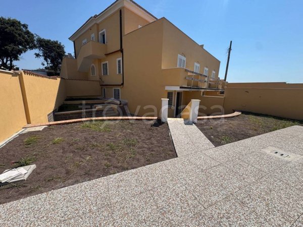 appartamento in vendita ad Ardea in zona Marina di Ardea