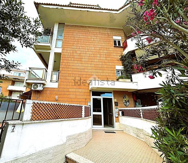 appartamento in vendita ad Ardea in zona Marina di Ardea