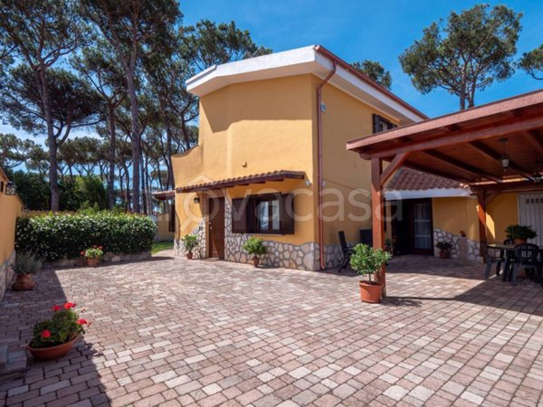 casa indipendente in vendita ad Ardea in zona Colle Romito