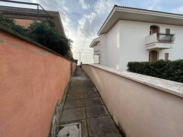 appartamento in vendita ad Ardea in zona Marina di Ardea
