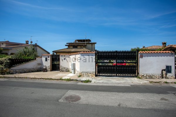 casa indipendente in vendita ad Ardea in zona Nuova Florida