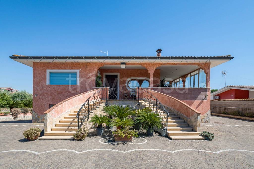 casa indipendente in vendita ad Ardea in zona Nuova Florida
