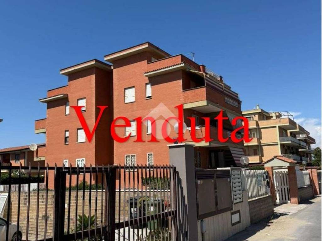 appartamento in vendita ad Ardea in zona Marina di Ardea