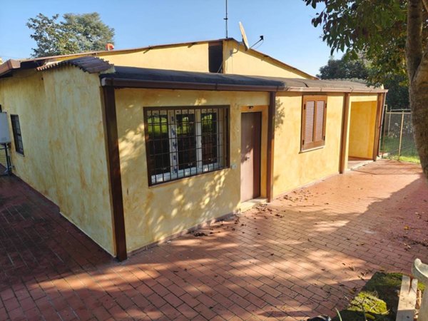 casa indipendente in vendita ad Ardea in zona Castagnetta
